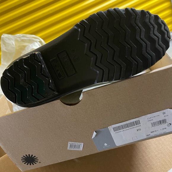 UGG Rain Boots - Picture 6 of 6